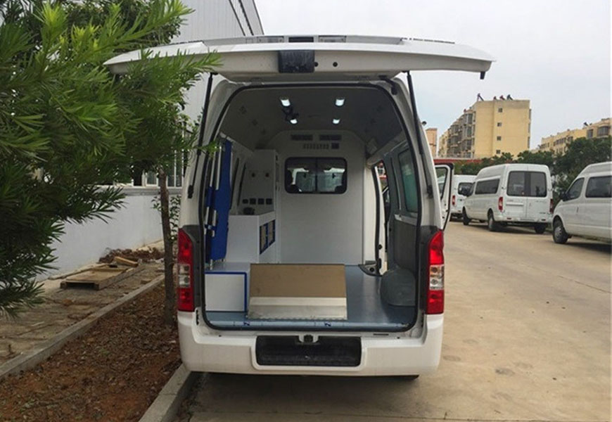 國六福田G9救護(hù)車