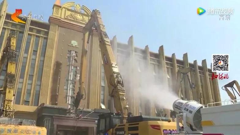 程力抑塵車助力雄安綠色環(huán)保第一拆大顯身手，被央視等電視臺主流媒體重點報道